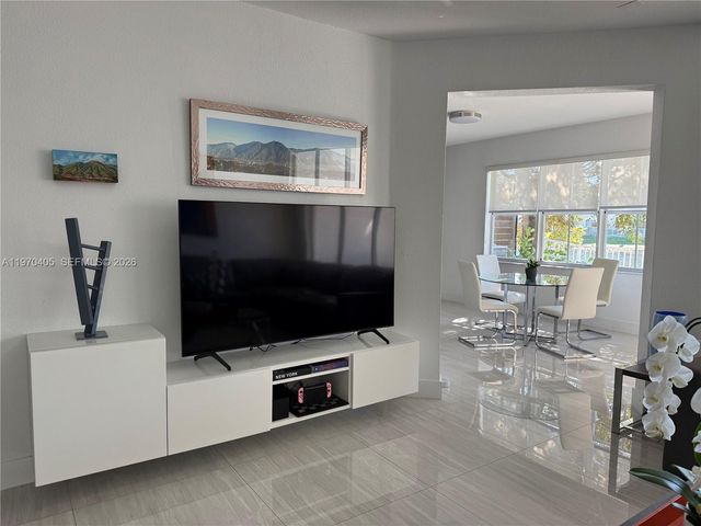 10832 NW 84th St, Doral, FL 33178