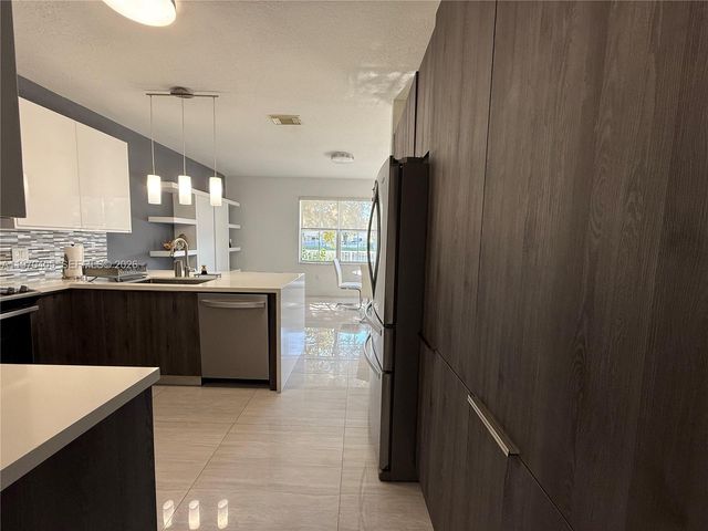 10832 NW 84th St, Doral, FL 33178