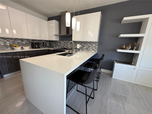 10832 NW 84th St, Doral, FL 33178