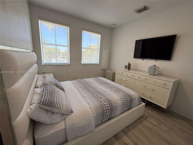 10832 NW 84th St, Doral, FL 33178