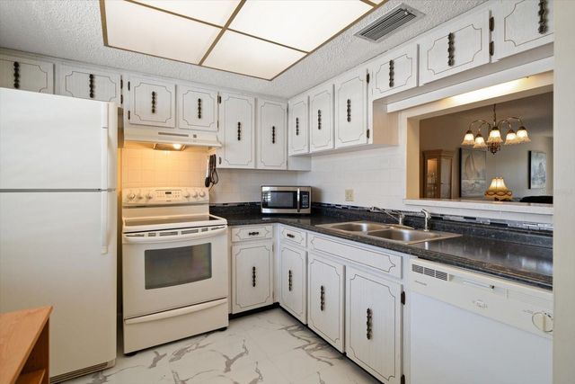 948 VIRGINIA STREET 202, Dunedin, FL 34698