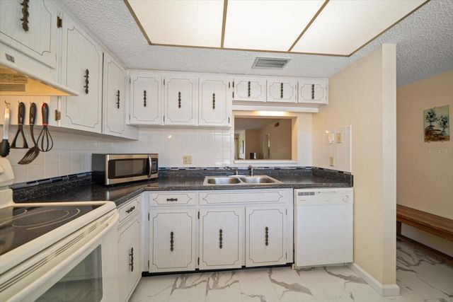 948 VIRGINIA STREET 202, Dunedin, FL 34698