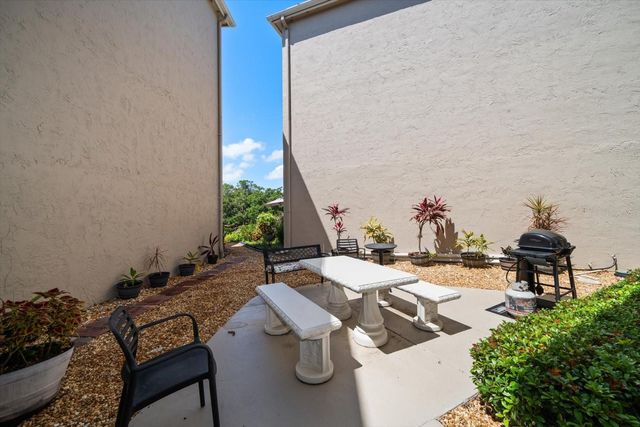 948 VIRGINIA STREET 202, Dunedin, FL 34698