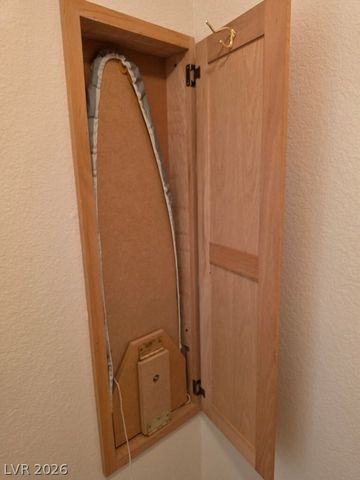 6912 Green Island Avenue, Las Vegas, NV 89149