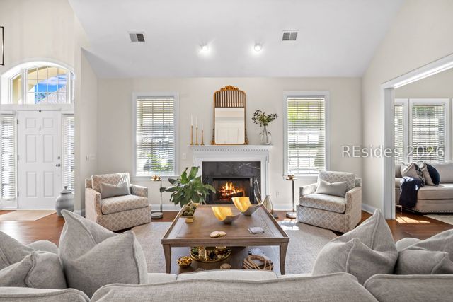 209 Farnsleigh Ave, Bluffton, SC 29910