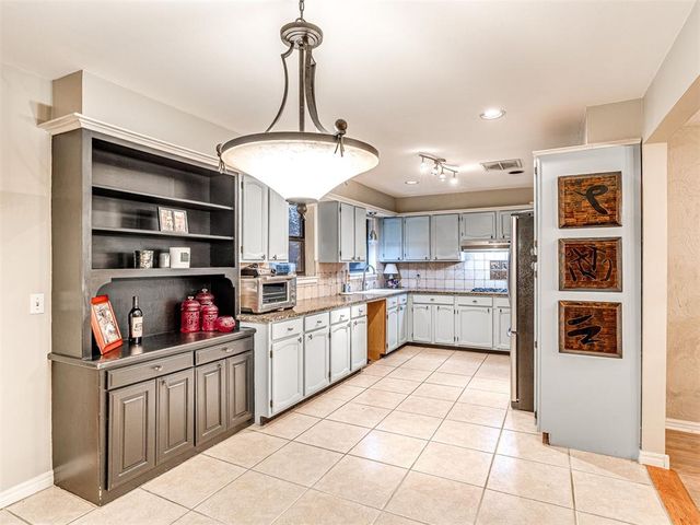 2725 Warwick Drive, Oklahoma City, OK 73116