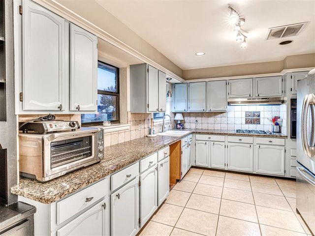 2725 Warwick Drive, Oklahoma City, OK 73116