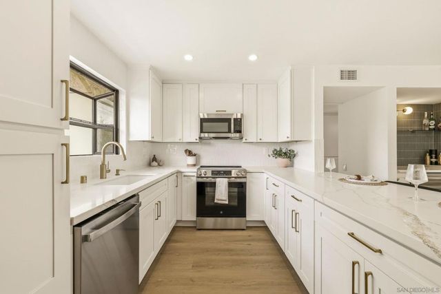 1263 Robinson 13, San Diego, CA 92103