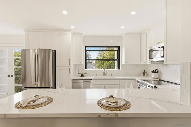 1263 Robinson 13, San Diego, CA 92103