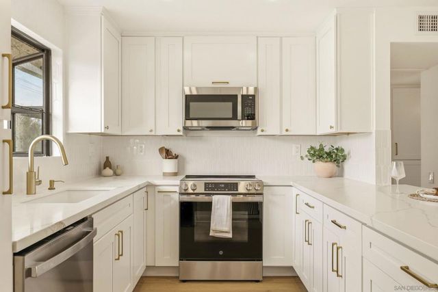 1263 Robinson 13, San Diego, CA 92103