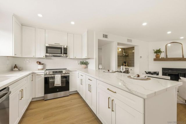 1263 Robinson 13, San Diego, CA 92103