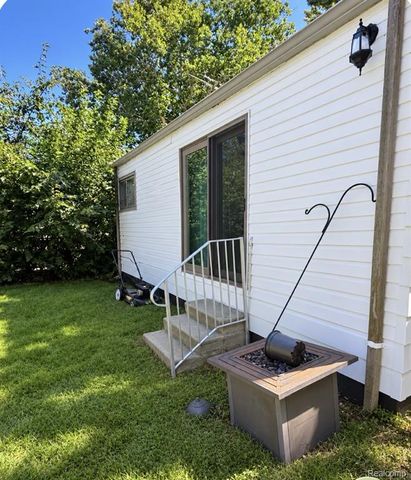 18047 Eastland Street, Roseville, MI 48066