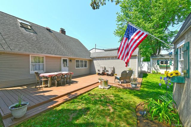 27 Blossom Lane, Levittown, NY 11756