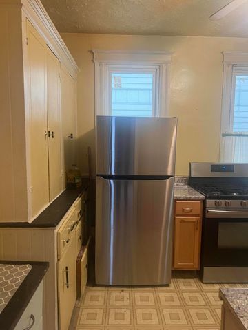 7743 E Canfield Street, Detroit, MI 48214