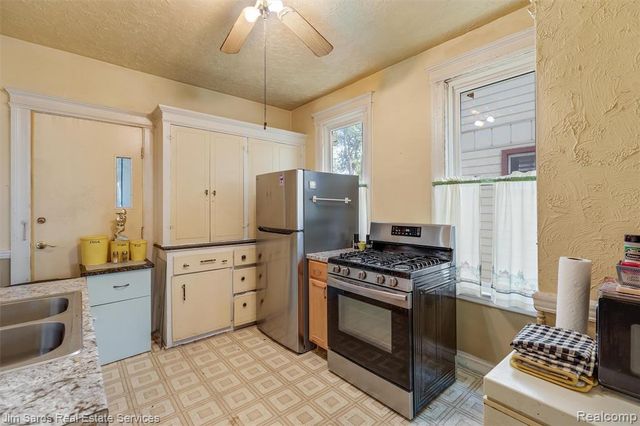 7743 E Canfield Street, Detroit, MI 48214