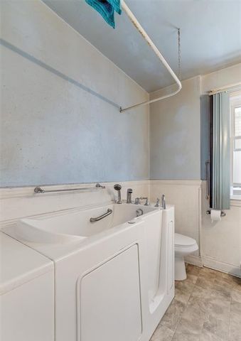 7743 E Canfield Street, Detroit, MI 48214