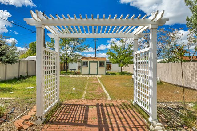 1498 E MOUNT MANOR CIR, Cottonwood Heights, UT 84121