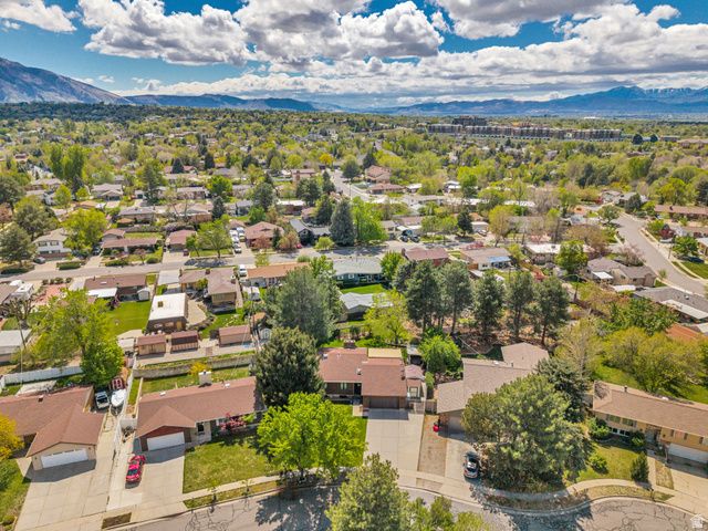 1498 E MOUNT MANOR CIR, Cottonwood Heights, UT 84121