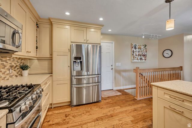 1498 E MOUNT MANOR CIR, Cottonwood Heights, UT 84121