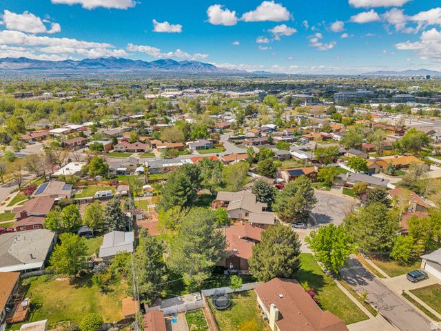 1498 E MOUNT MANOR CIR, Cottonwood Heights, UT 84121