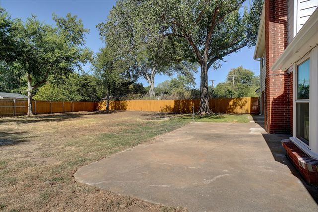 1104 Shady Pine Court, Bedford, TX 76021