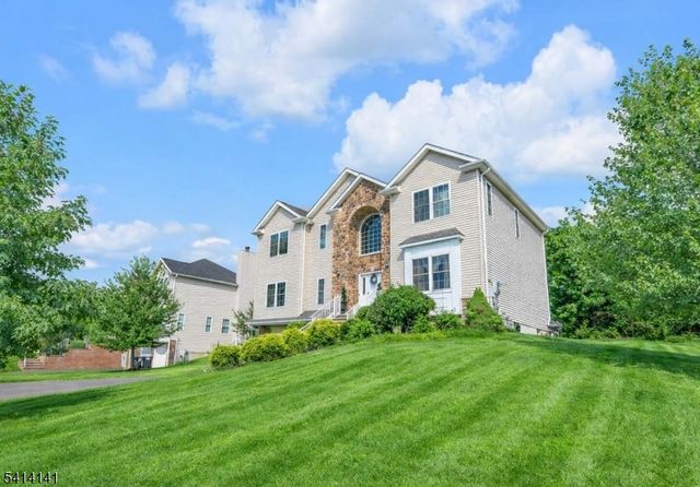 6 Jacob Way, Lopatcong Twp., NJ 08865