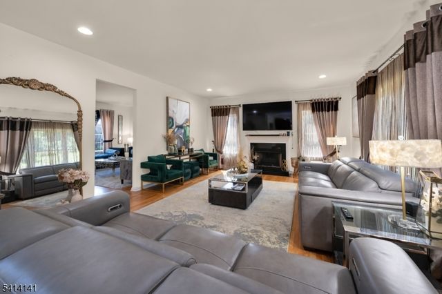 6 Jacob Way, Lopatcong Twp., NJ 08865