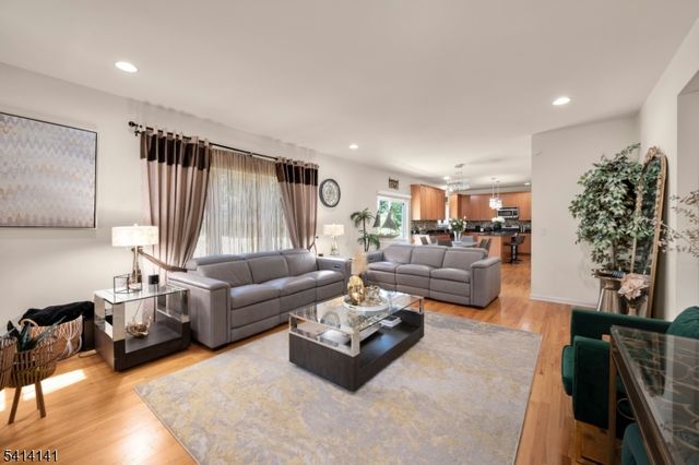 6 Jacob Way, Lopatcong Twp., NJ 08865