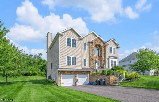 6 Jacob Way, Lopatcong Twp., NJ 08865