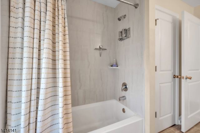 6 Jacob Way, Lopatcong Twp., NJ 08865