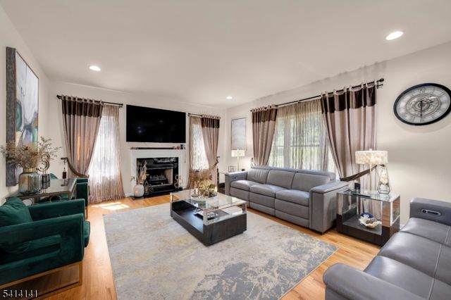 6 Jacob Way, Lopatcong Twp., NJ 08865