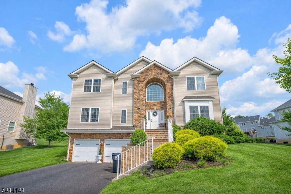 6 Jacob Way, Lopatcong Twp., NJ 08865