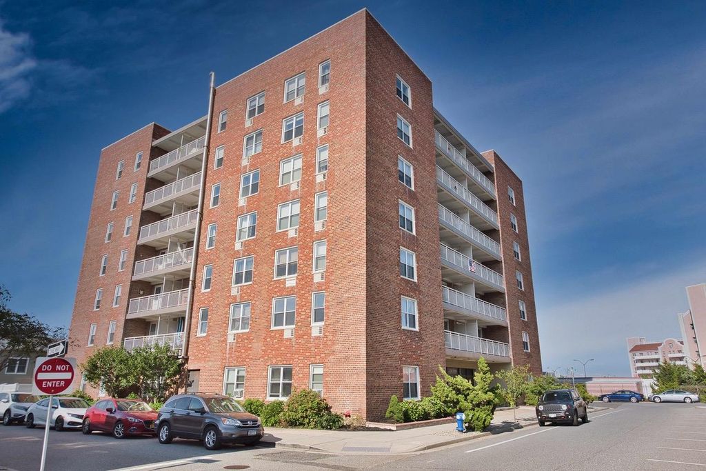 855 E. Broadway 2D1, Long Beach, NY 11561