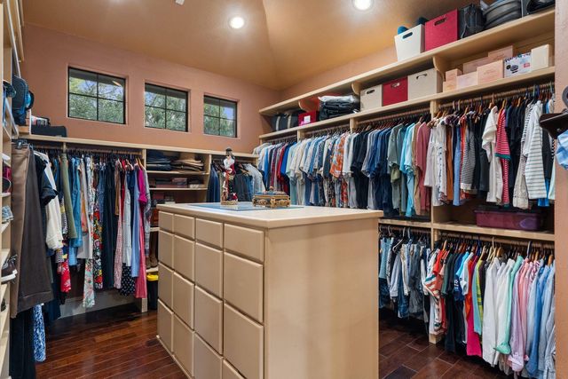 481 Chimney Cove DR, Marble Falls, TX 78654