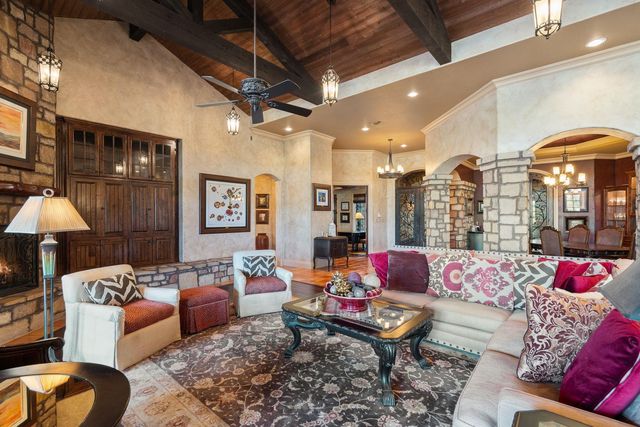 481 Chimney Cove DR, Marble Falls, TX 78654