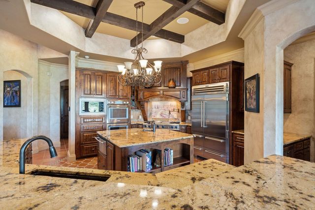 481 Chimney Cove DR, Marble Falls, TX 78654