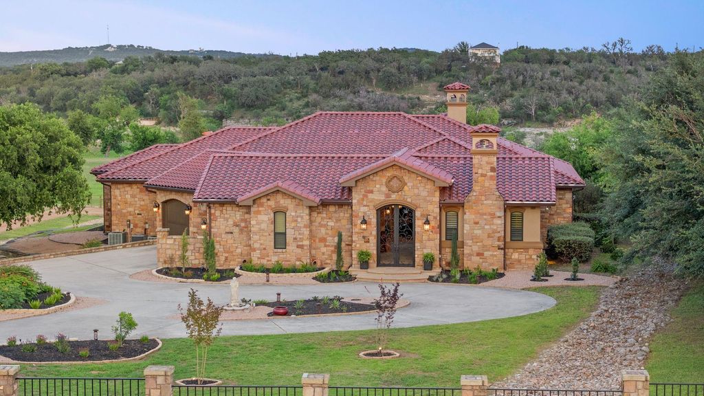 481 Chimney Cove DR, Marble Falls, TX 78654