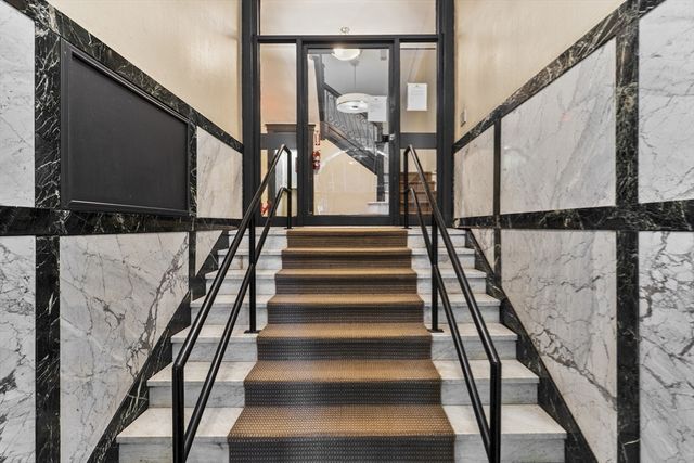 384 Riverway 4, Boston, MA 02115