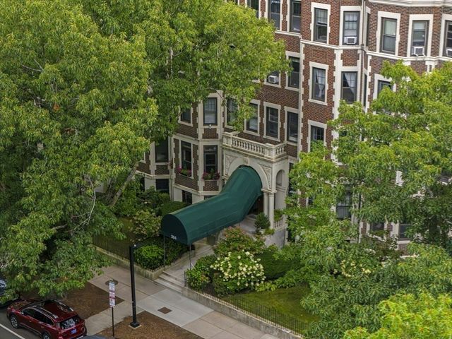 384 Riverway 4, Boston, MA 02115