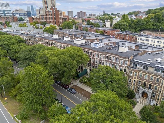 384 Riverway 4, Boston, MA 02115