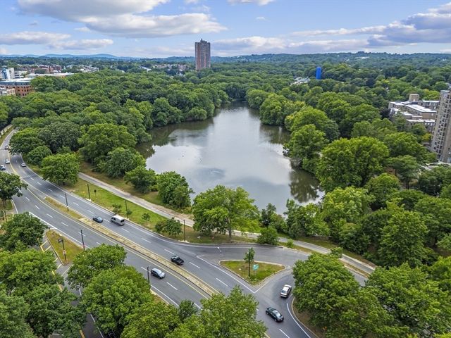 384 Riverway 4, Boston, MA 02115