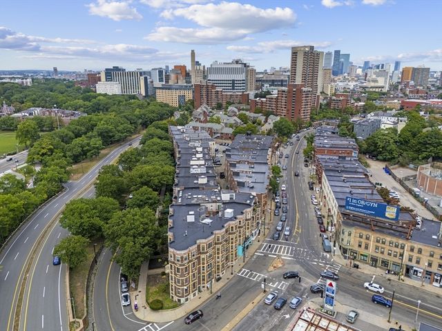 384 Riverway 4, Boston, MA 02115