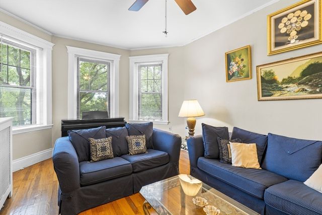 384 Riverway 4, Boston, MA 02115