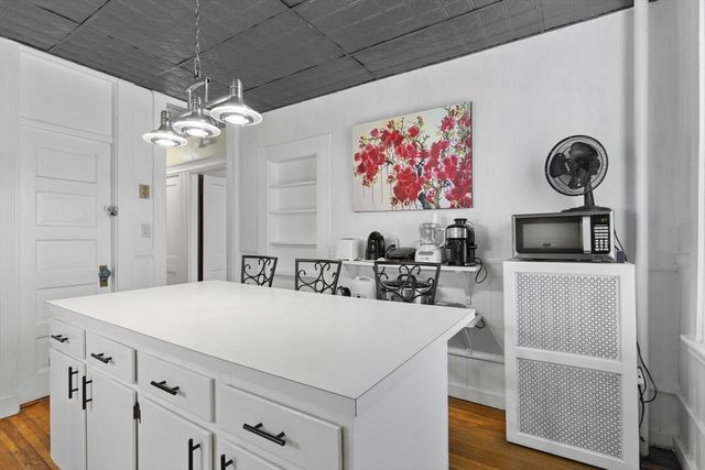 384 Riverway 4, Boston, MA 02115