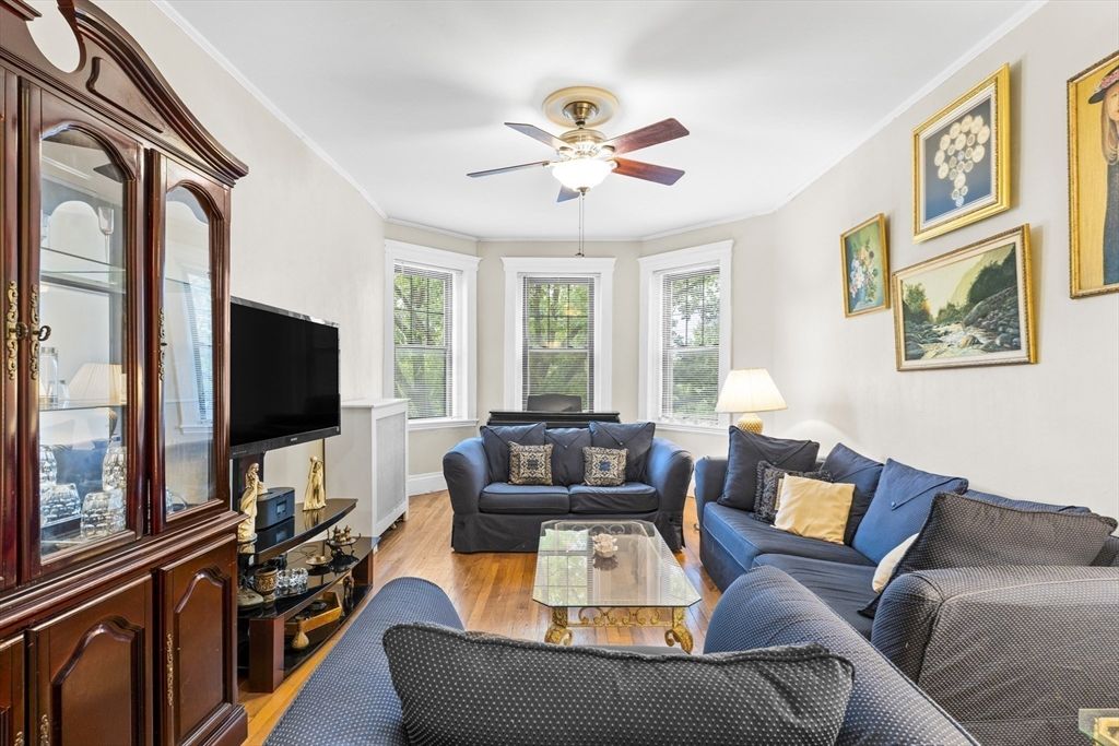 384 Riverway 4, Boston, MA 02115
