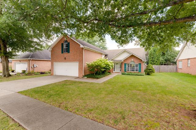 310 Park Glen Dr, Mount Juliet, TN 37122