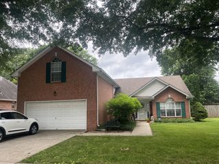 310 Park Glen Dr, Mount Juliet, TN 37122