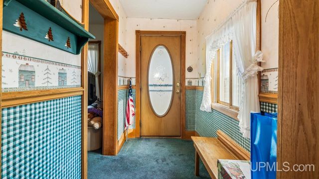 410 S 11th Street, Gladstone, MI 49837