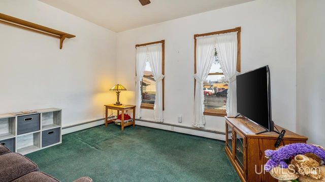 410 S 11th Street, Gladstone, MI 49837