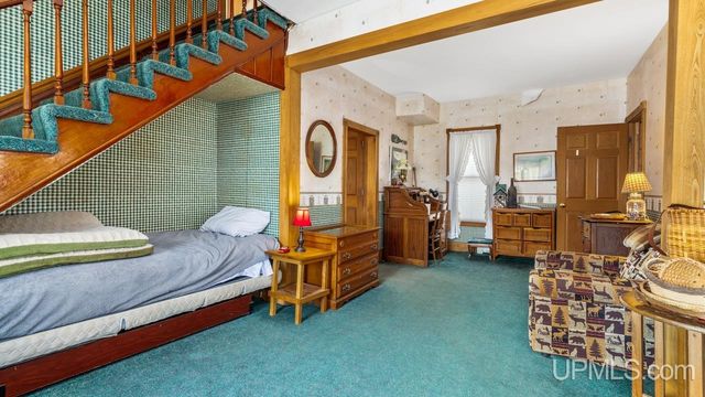 410 S 11th Street, Gladstone, MI 49837